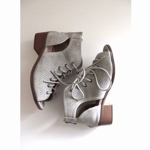 F21 GIRLS TIE UP PEEP TOE HEALED SHOE